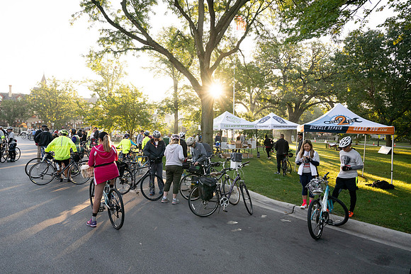 221001_VisitOakParkTourDeProviso_A0203