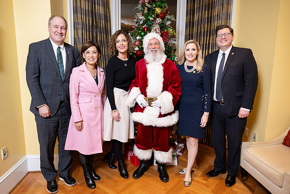 231205_CongresswomanJuliaLetlowHolidayParty_A0119